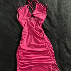 Bershka roza haljina