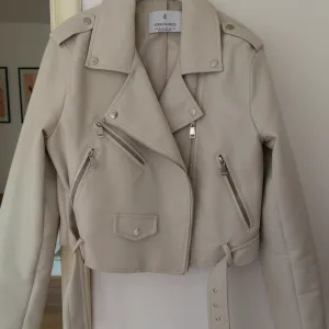 Stradivarius nova jakna
