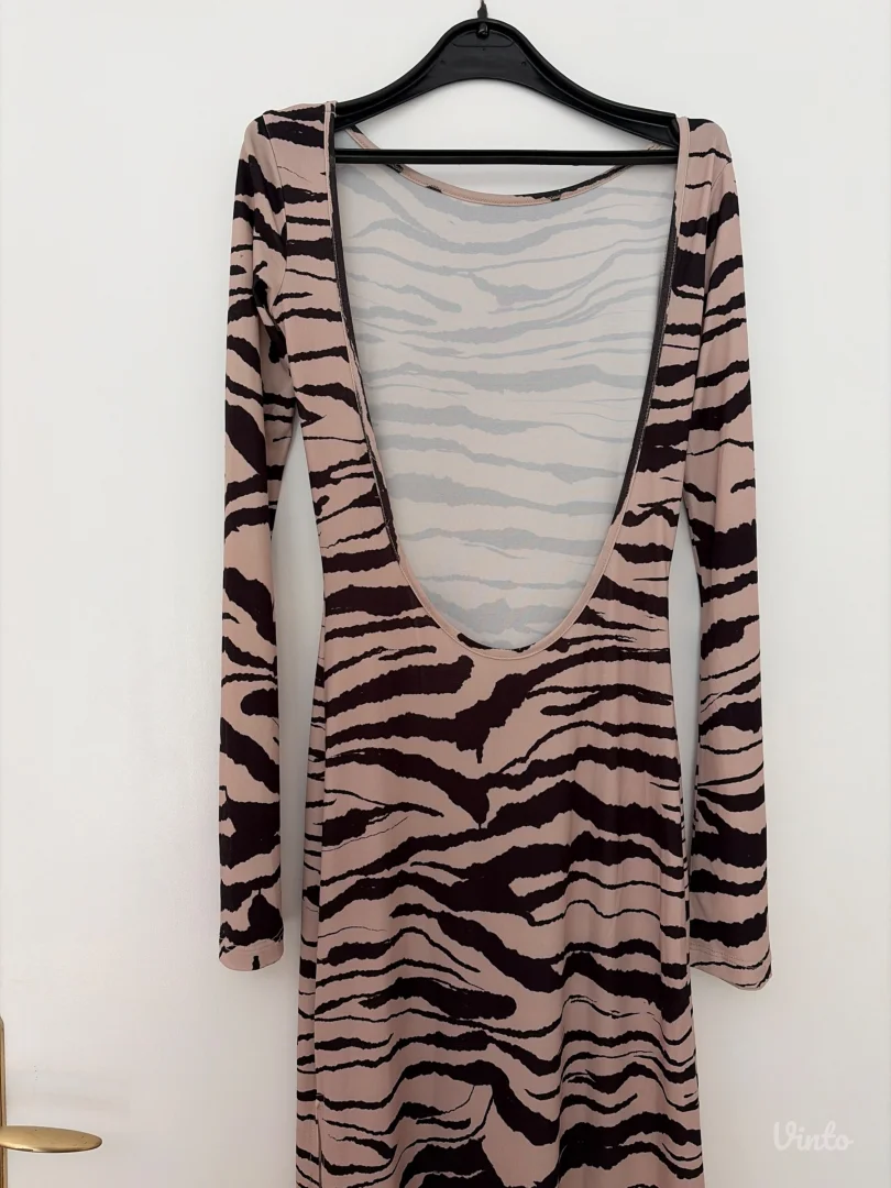 Pull and bear haljina 36 velicina(odgovara S)
