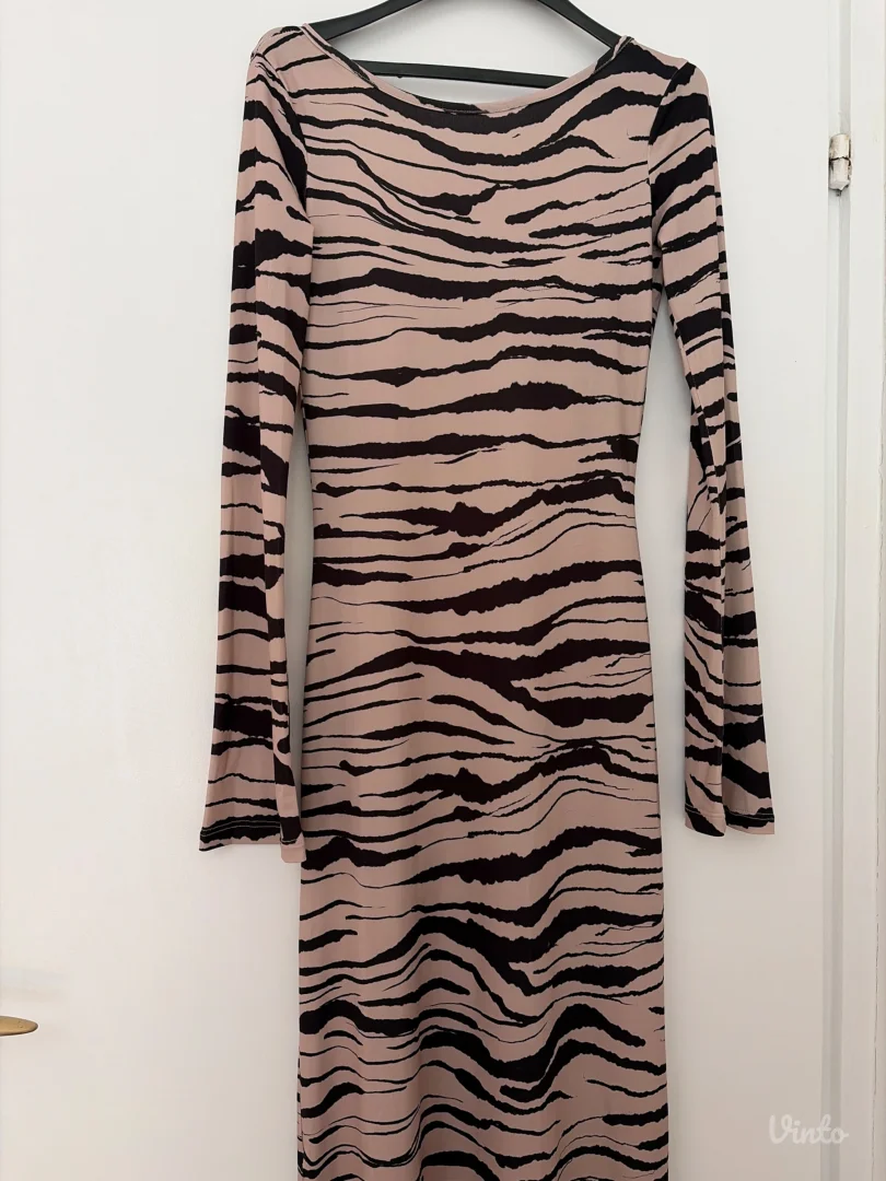 Pull and bear haljina 36 velicina(odgovara S)