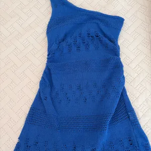 Pull and bear haljina za plazu xs