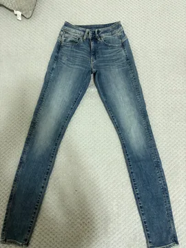 Farmerke i pantalone po 2.000