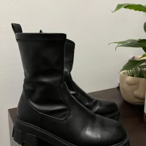 Gležnjače Claudia Donateli