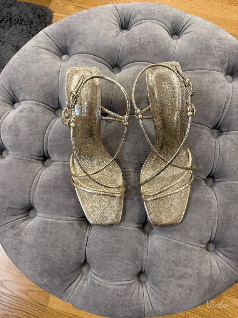 STRADIVARIUS SANDALE