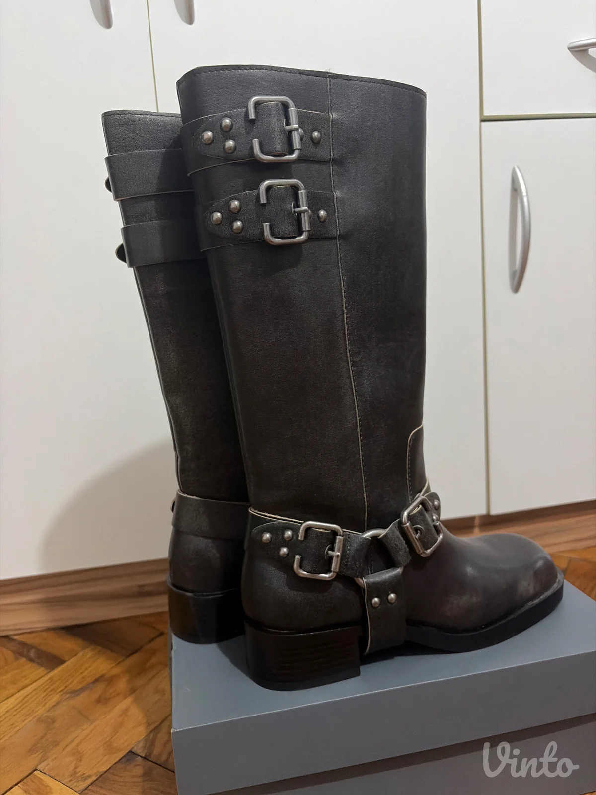 Stradivarius čizme