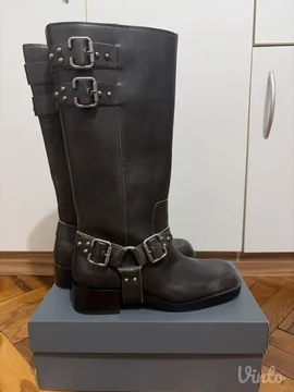 Stradivarius čizme