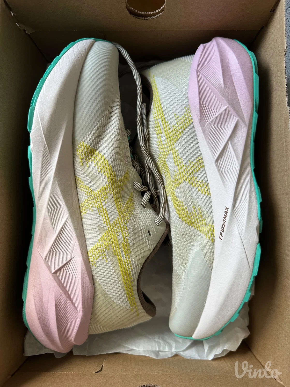 Ženske ASICS Novablast 5 patike - 39.5
