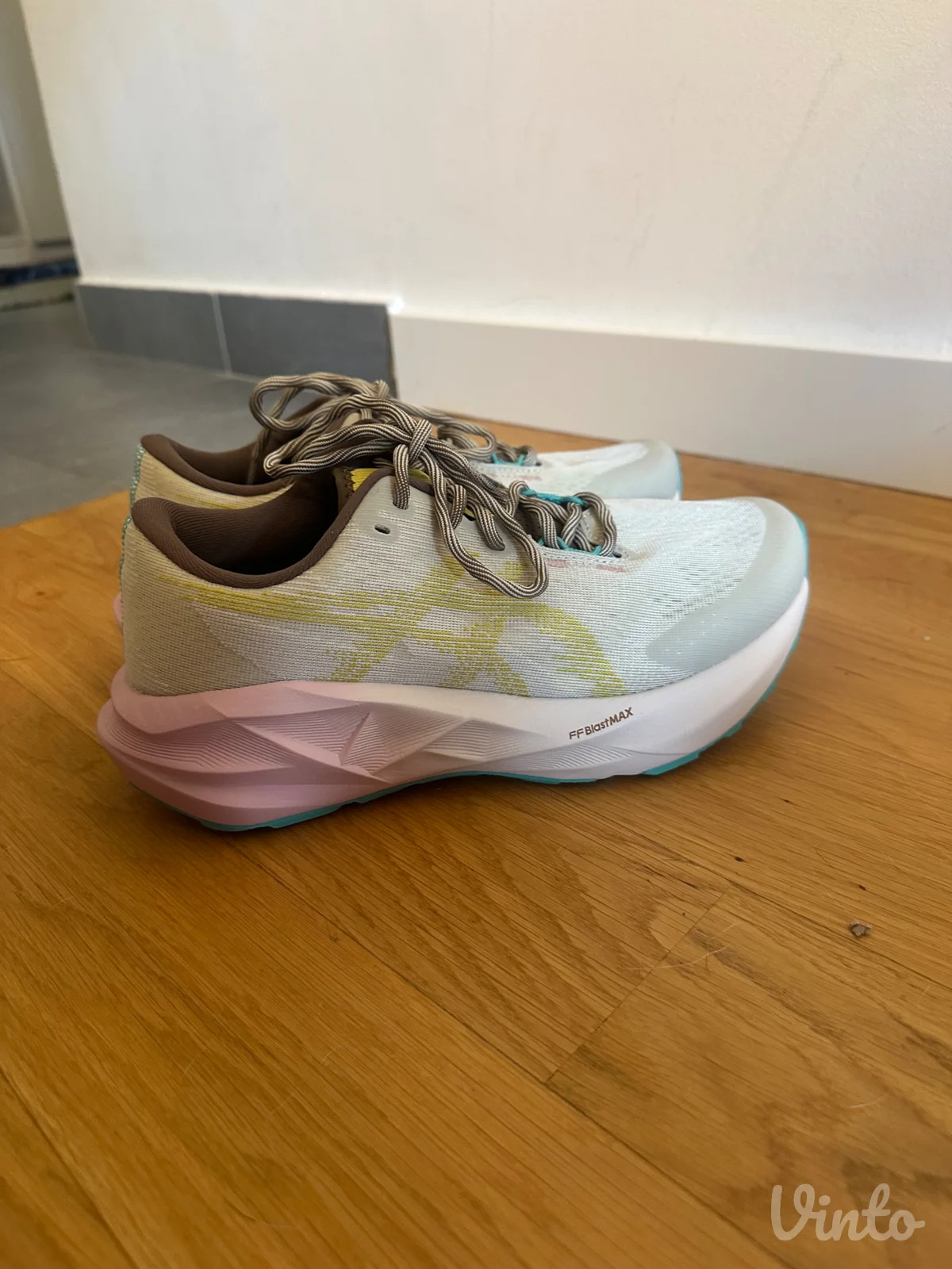 Ženske ASICS Novablast 5 patike - 39.5