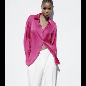 Zara satenska Barbie pink košulja KAO NOVA