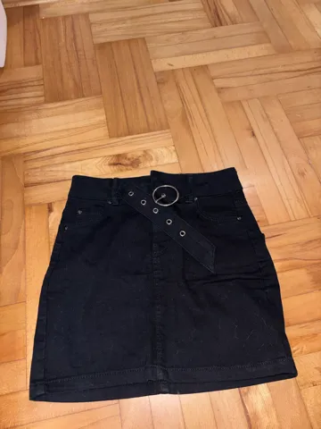 Bershka- crna teksas suknja 32 vel.