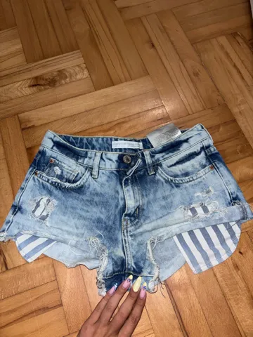 Bershka- Teksas šorc