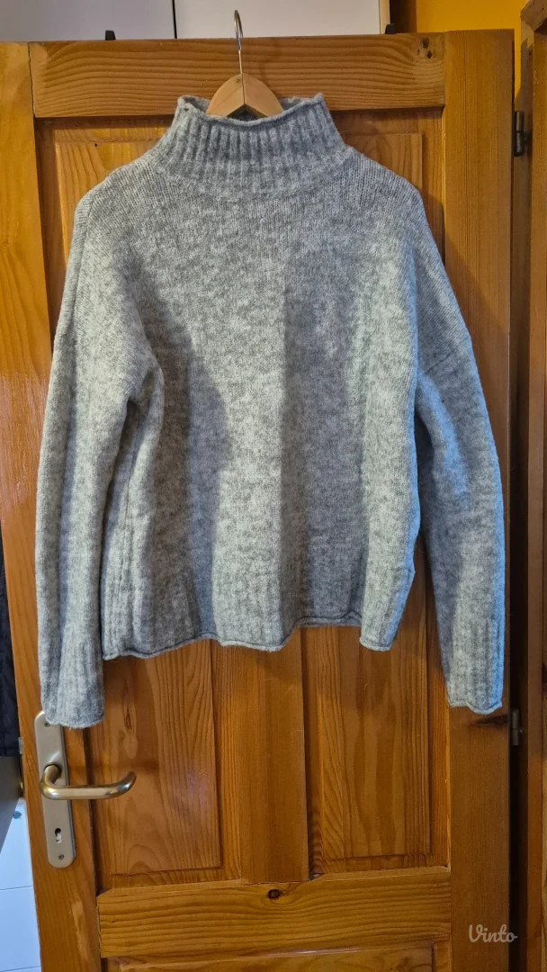 Amisu džemper – kao nov, mekan i topao