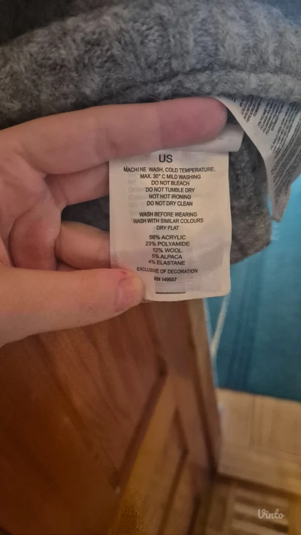 Amisu džemper – kao nov, mekan i topao