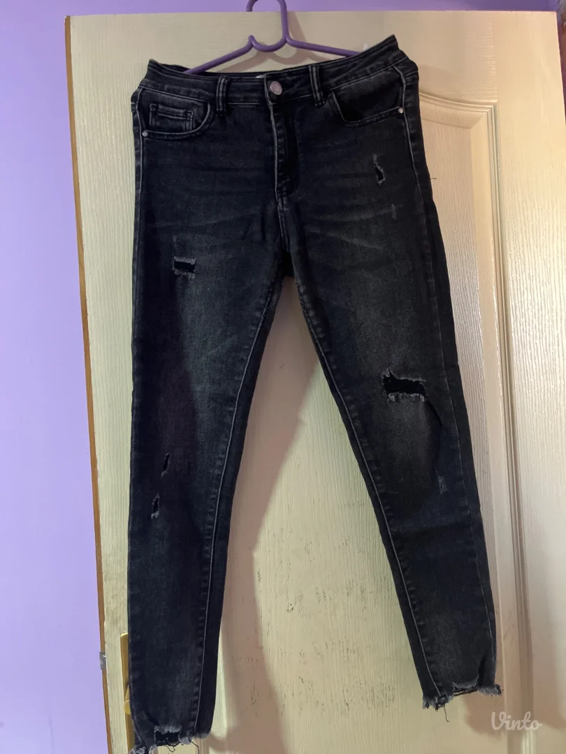 M Sara-crne farmerke