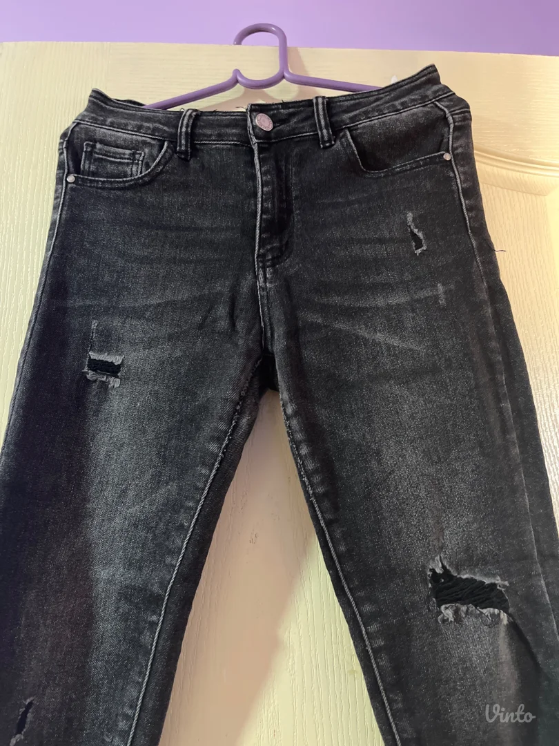 M Sara-crne farmerke