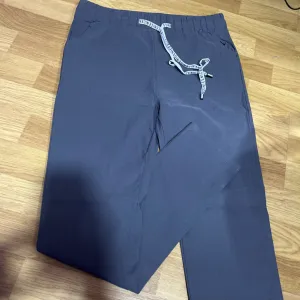 Ideal- pantalone sive boje