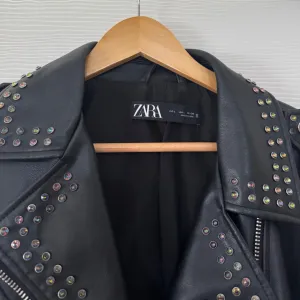 Zara kozna jakna