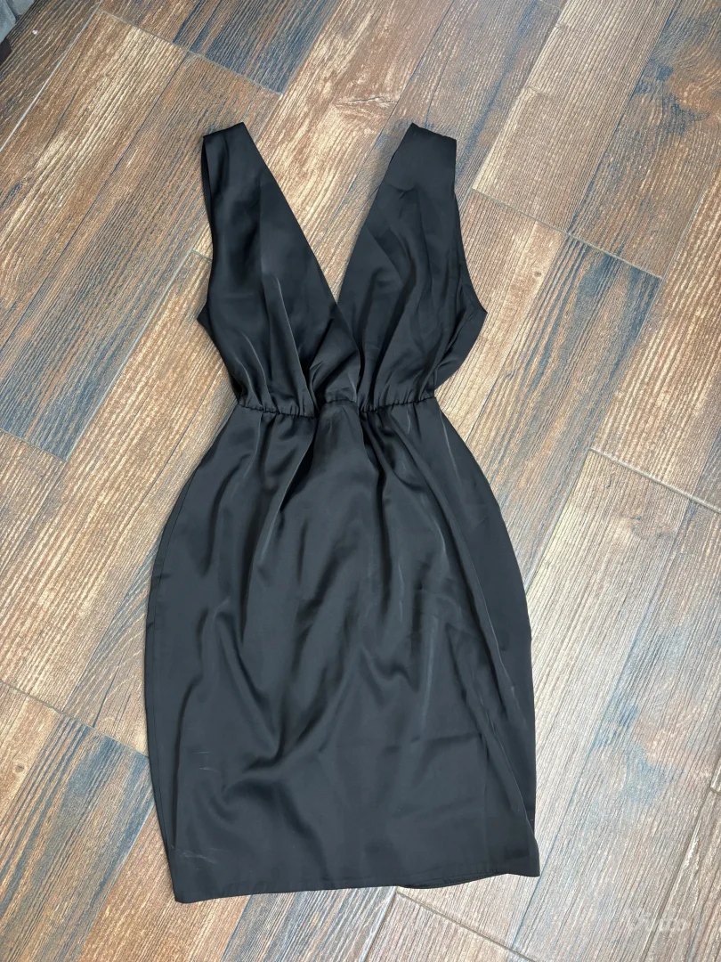 Crna satenska haljina