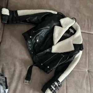 Kozna jakna sa krznom