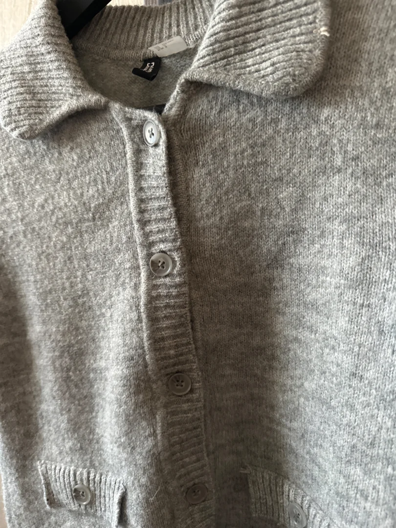 H&M dzemper kratkih rukava