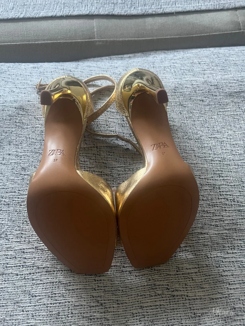 Zara - zlatne nove sandale