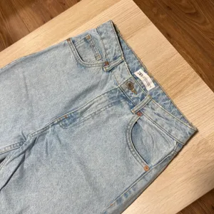 Zara farmerke, 2 para