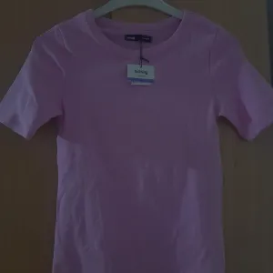 Ženska majica - nova