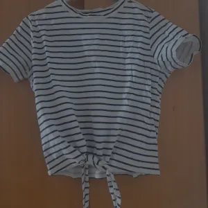 Zenska majica na pruge