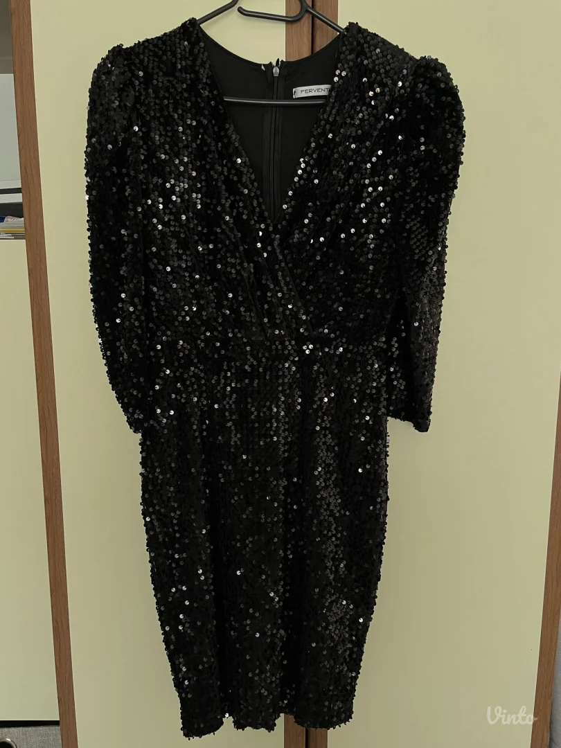 Crna haljina sa sljokicama