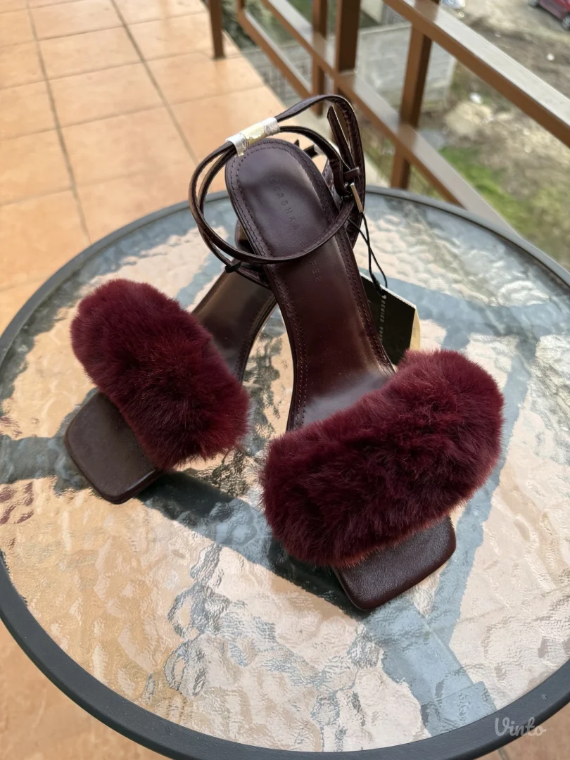 Berska krznene sandale