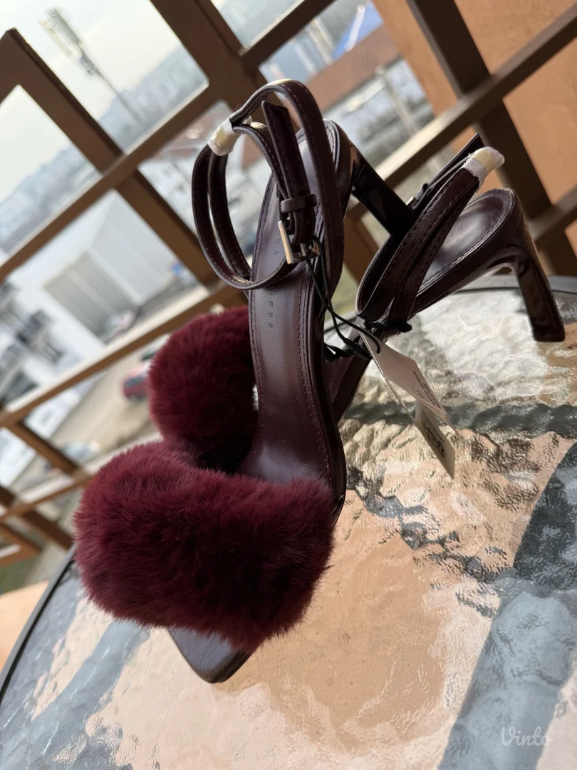 Berska krznene sandale