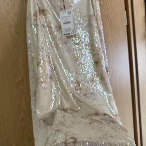 Zara midi suknja sa sljokicama