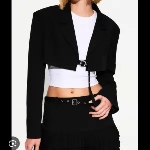 potražnja Bershka krop sakoa