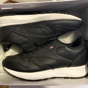 Reebok Classic crne zenske 39 kozne