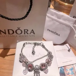Original Pandora narukvica sa privescima