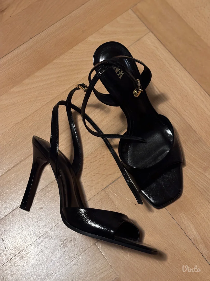 ZARA - crne sandale na stiklu