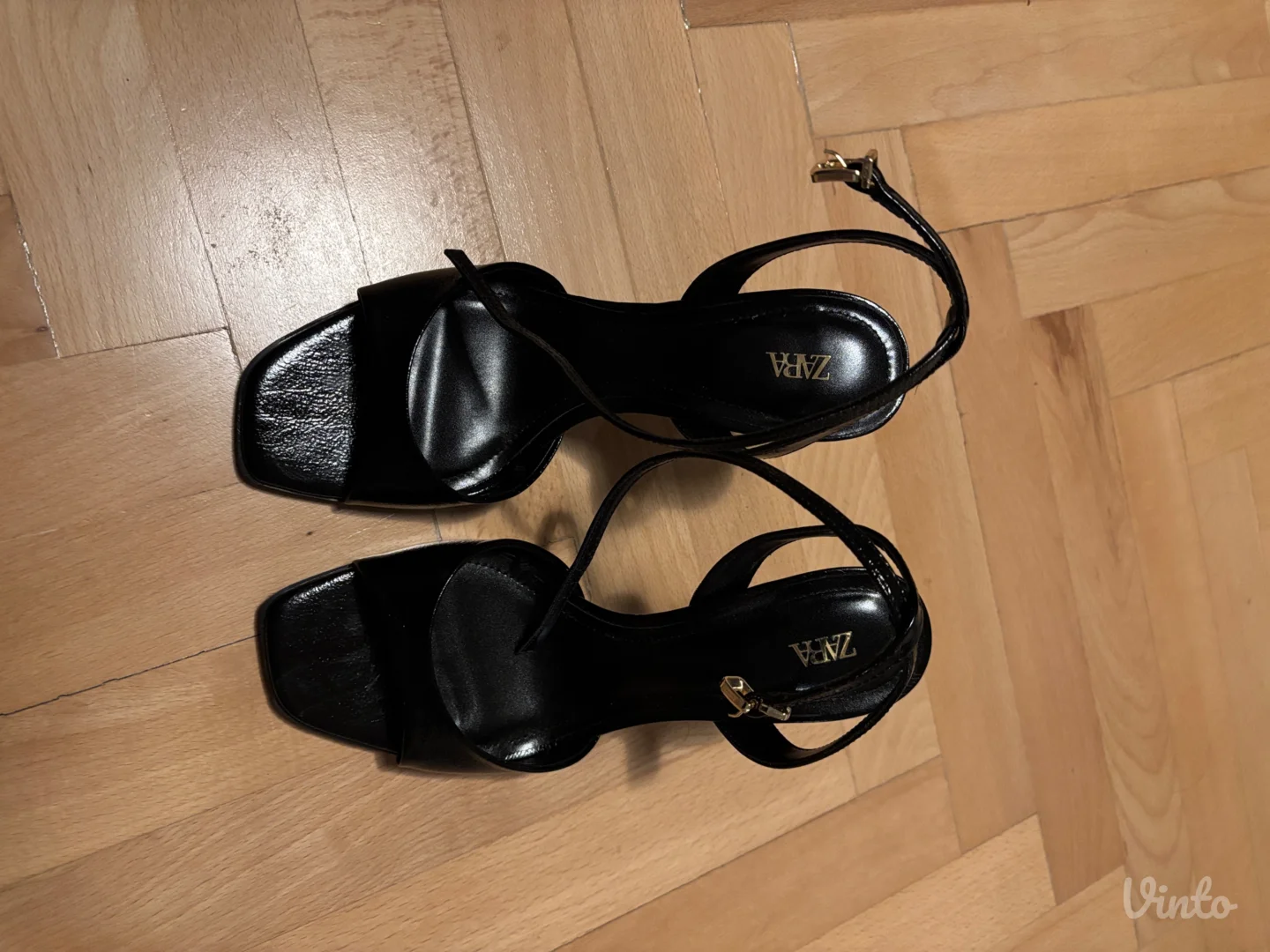 ZARA - crne sandale na stiklu