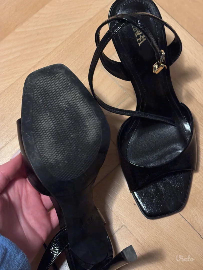 ZARA - crne sandale na stiklu