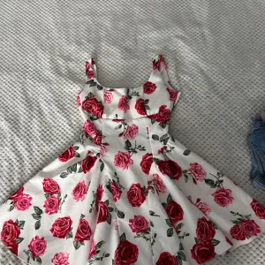 Mini haljina sa ružama