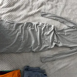 Siva dugačka haljina