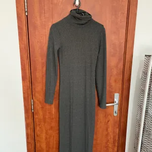 Bershka Rolka Haljina