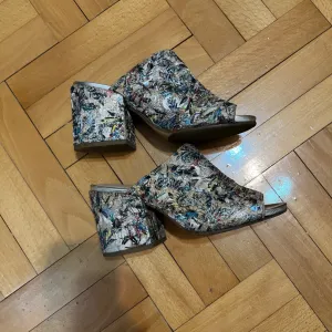 Skupucene Sandale Strategia Kozne