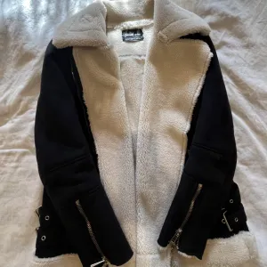 Stradivarius zenska zimska jakna