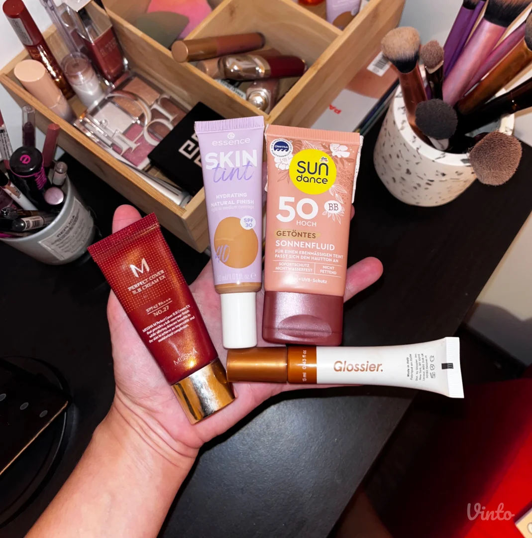 LOT Glossier, Missha, Essence