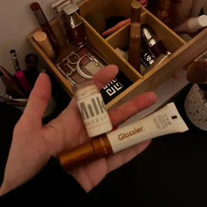 Milk Makeup i Glossier