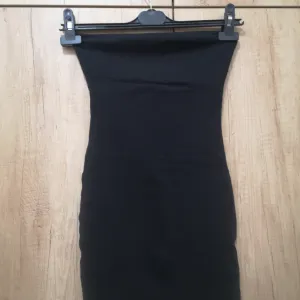 H&M - Crna top haljina