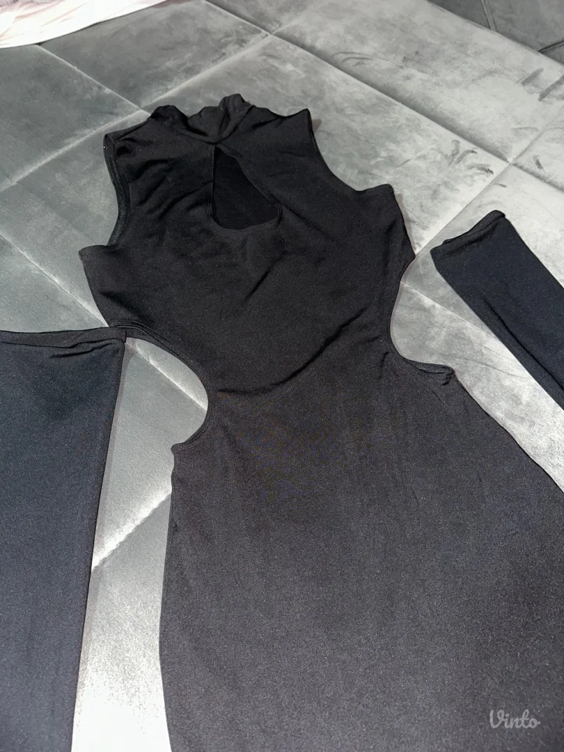 Crna haljina sa rukavima