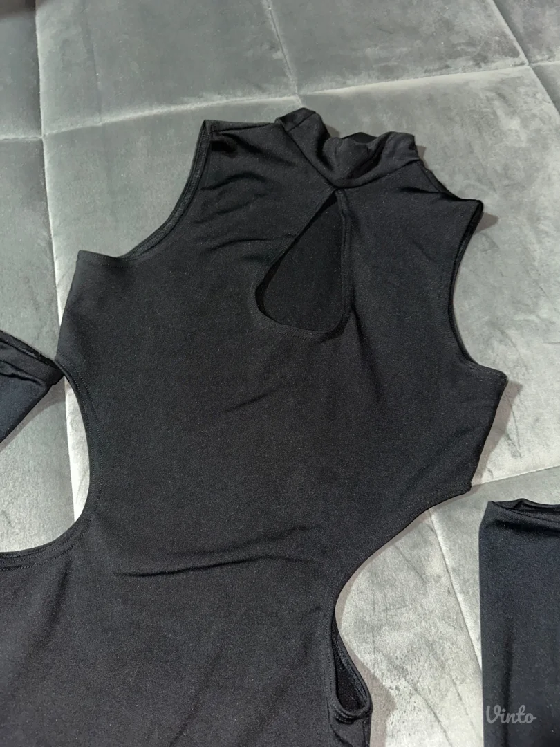 Crna haljina sa rukavima