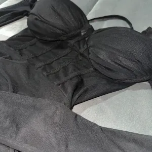 Haljina sa providnim rukavima