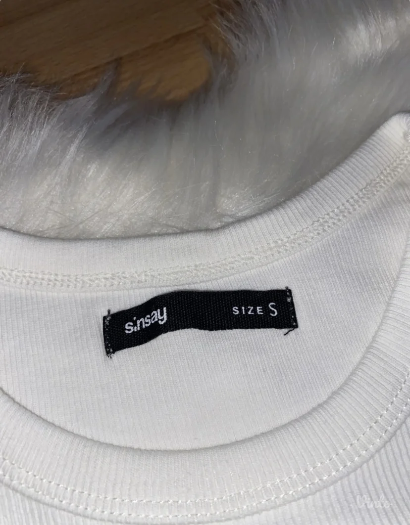 2 crop top sportske majice